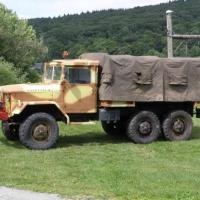 le camion avec sa bâche