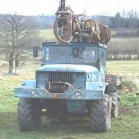 REO avec grue foreuse SEP C130